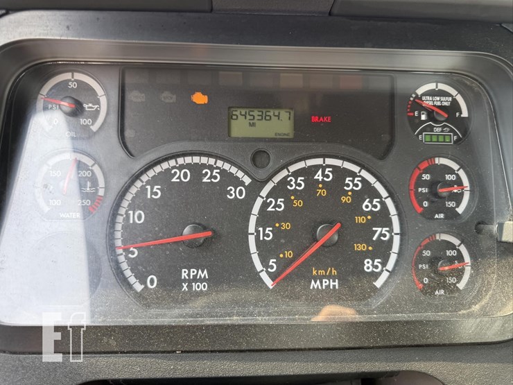 2013-freightliner-cascadia-113-image-39