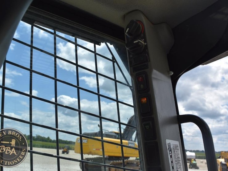 2019-new-holland-c232-image-43