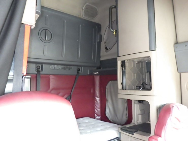 2016-freightliner-cascadia-125-evolution-image-7