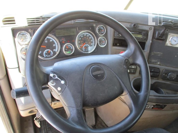 2014-freightliner-cascadia-125-image-14