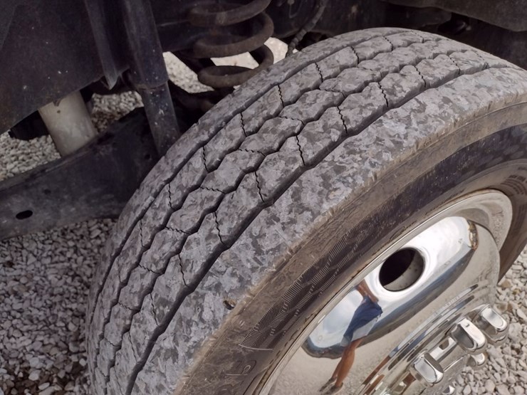 18-ford-f550-image-44