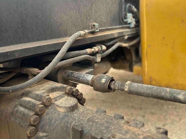 caterpillar-tl642-image-8