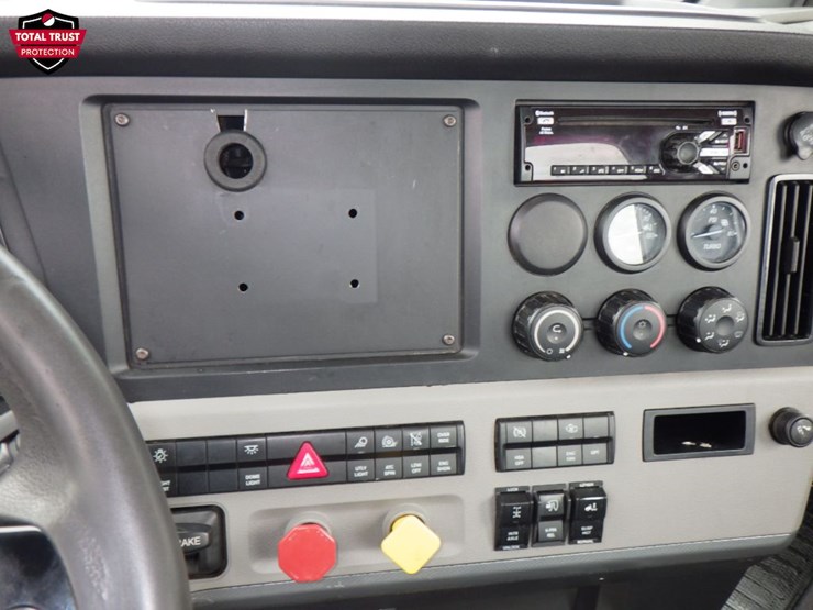 2020-freightliner-cascadia-126-image-19