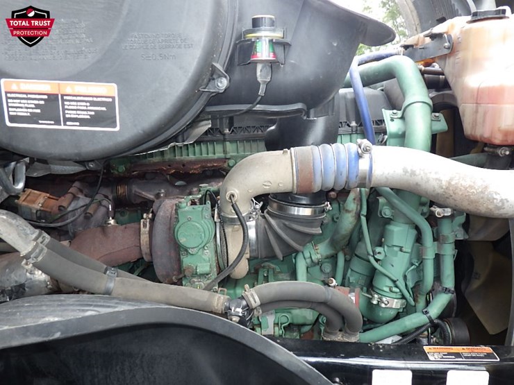 2019-volvo-vnl860-image-34