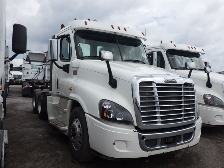 2017-freightliner-cascadia-125-image-4
