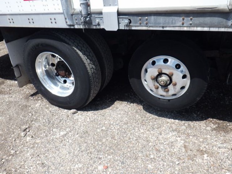 2016-peterbilt-220-image-5