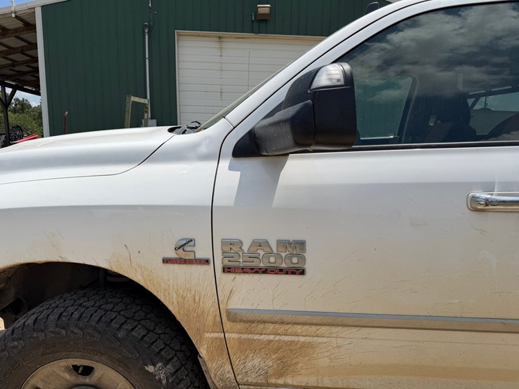 2015-dodge-2500-image-25