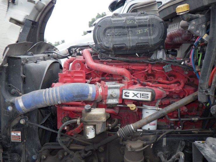 2022-peterbilt-579-image-32