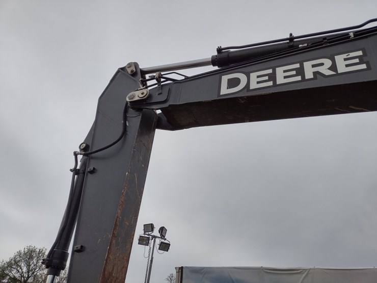 deere-270d-lc-image-14