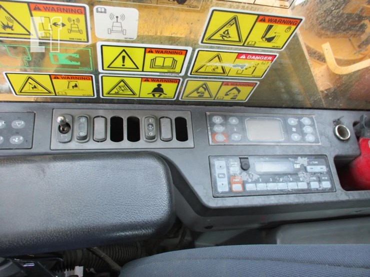 2015-caterpillar-336fl-image-11