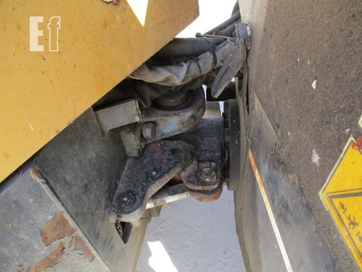 2005-caterpillar-cb-334e-image-14
