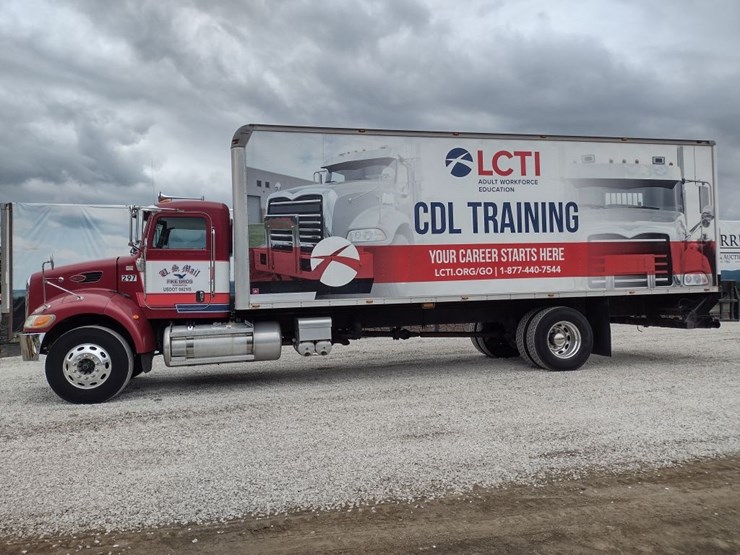 peterbilt-335-image-1