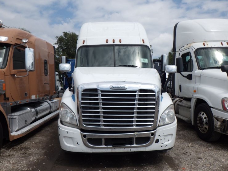 2015-freightliner-cascadia-125-evolution-image-3