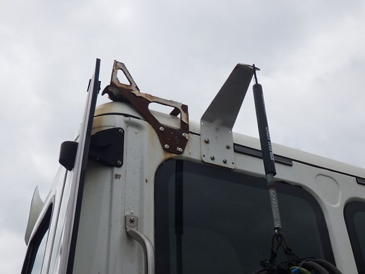 2017-freightliner-cascadia-125-image-19