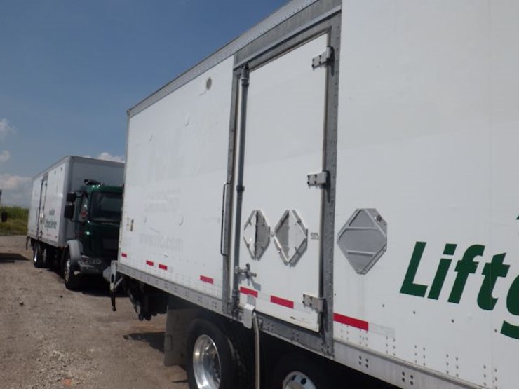 2016-peterbilt-220-image-4