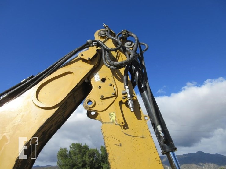 2013-caterpillar-420f-image-23