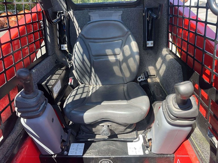 2023-manitou-1050rt-image-19