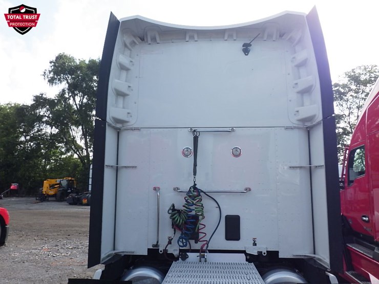 2024-peterbilt-579-image-13