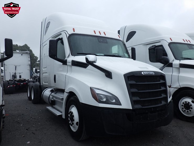 2023-freightliner-cascadia-126-image-3