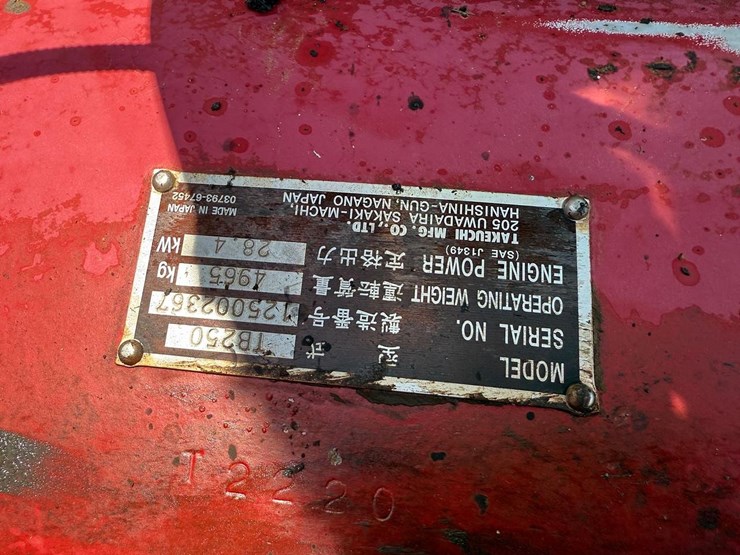 2012-takeuchi-tb250-image-28