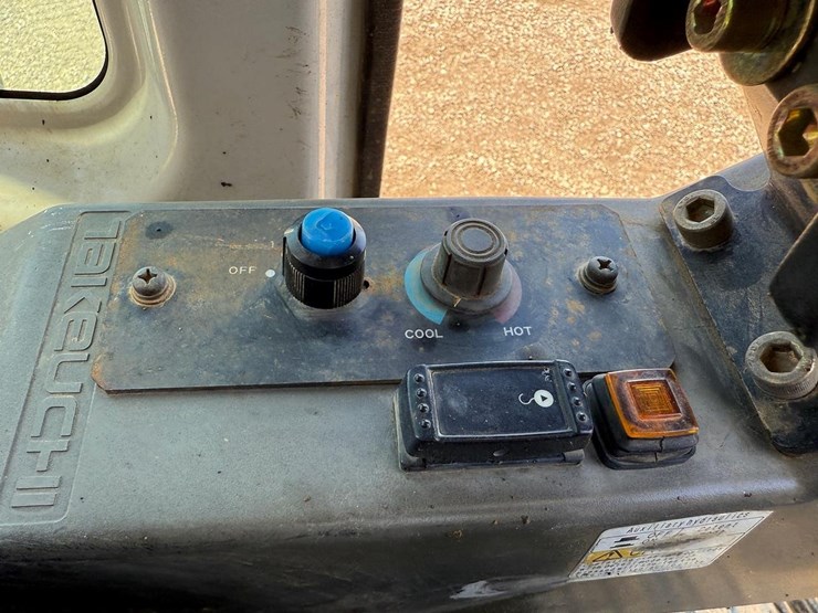 2012-takeuchi-tb250-image-27
