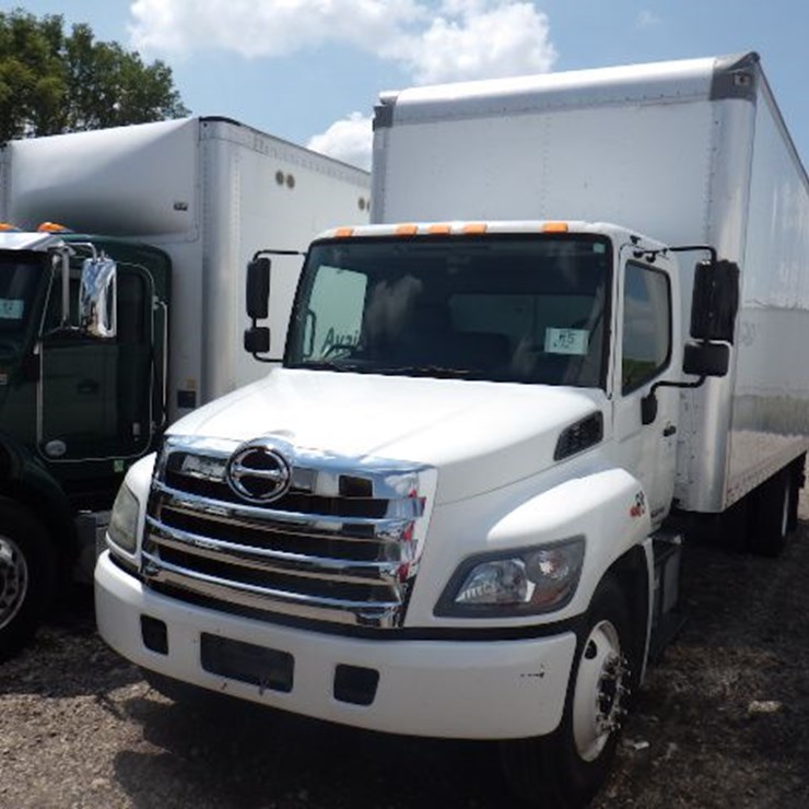 2018 HINO 268A