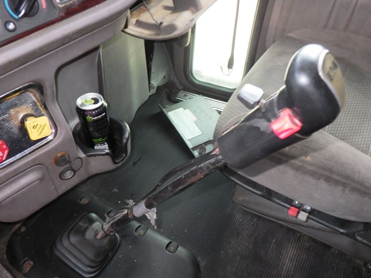 2012-peterbilt-389-image-21