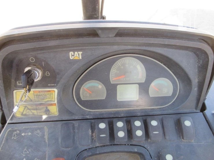 2013-caterpillar-420f-image-11