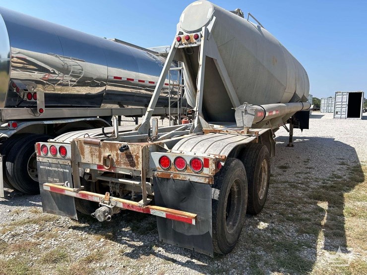 1971-fruehauf-tanker-image-2
