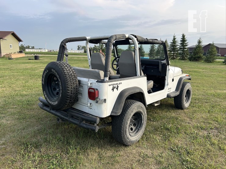 1993-jeep-wrangler-image-2