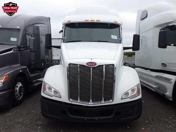 2023-peterbilt-579-image-2