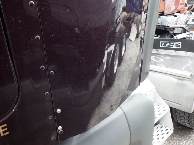 2019-peterbilt-579-image-21
