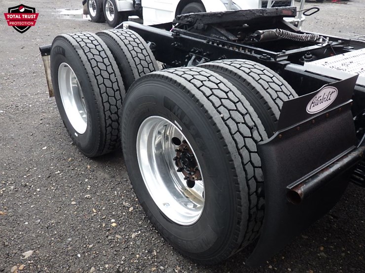 2023-peterbilt-579-image-8