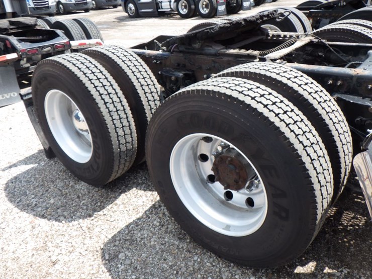 2012-peterbilt-389-image-7