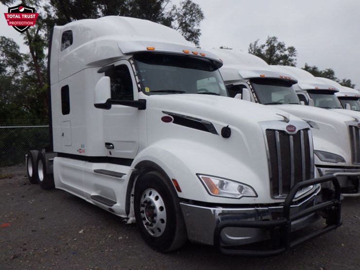 2022-peterbilt-579-image-3