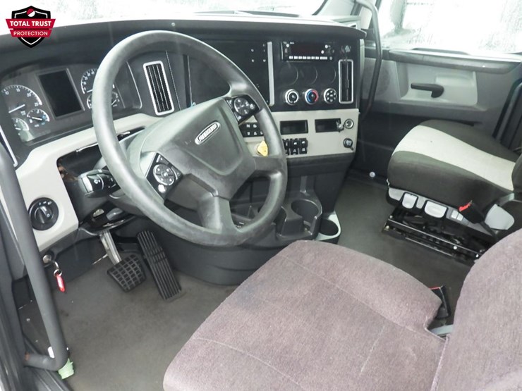 2023-freightliner-cascadia-126-image-19