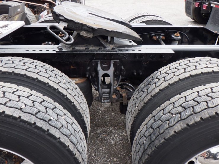 2019-peterbilt-579-image-18