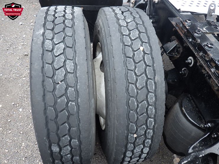 2023-kenworth-t680-image-21