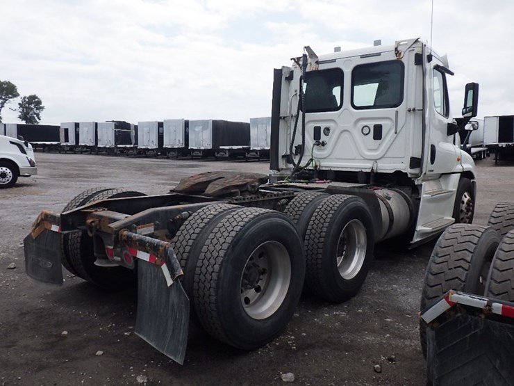 2017-freightliner-cascadia-125-image-9