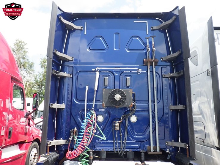2019-freightliner-cascadia-126-image-13