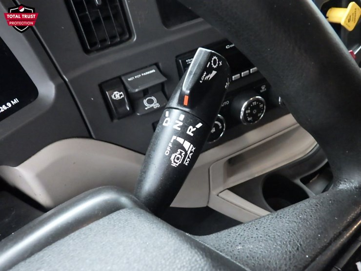 2023-peterbilt-579-image-24