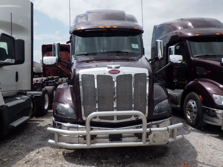 2019-peterbilt-579-image-2