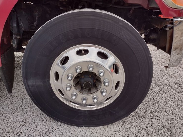 peterbilt-335-image-24