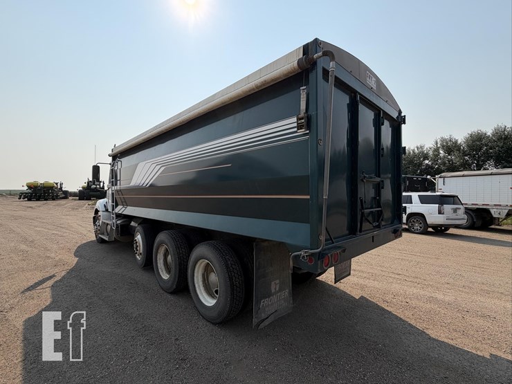 2004-freightliner-columbia-120-image-7