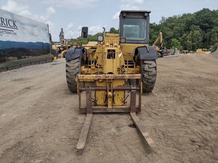 caterpillar-th83-image-2