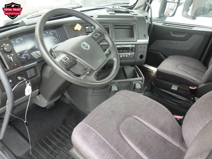 2024-volvo-vnr300-image-17