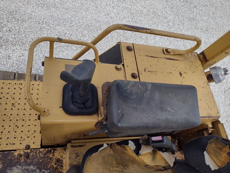 caterpillar-d4c-iii-image-8