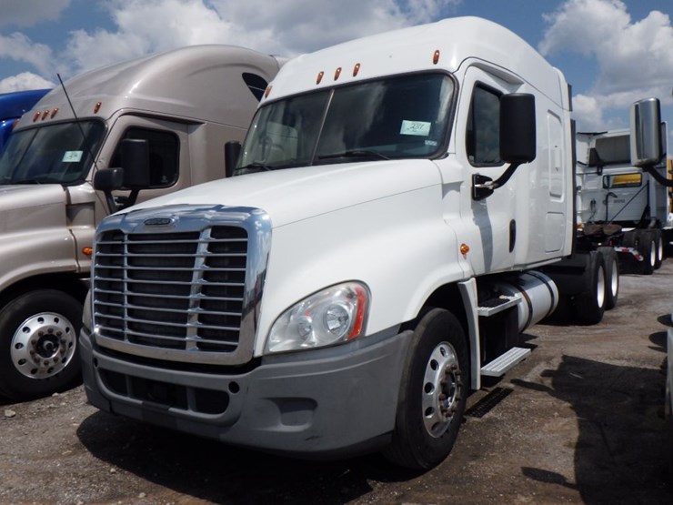 2017-freightliner-cascadia-125-evolution-image-1