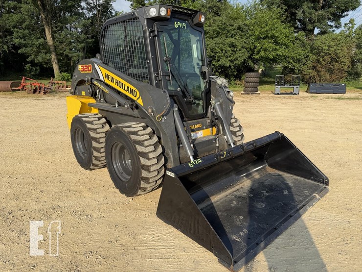 new-holland-l320-image-1
