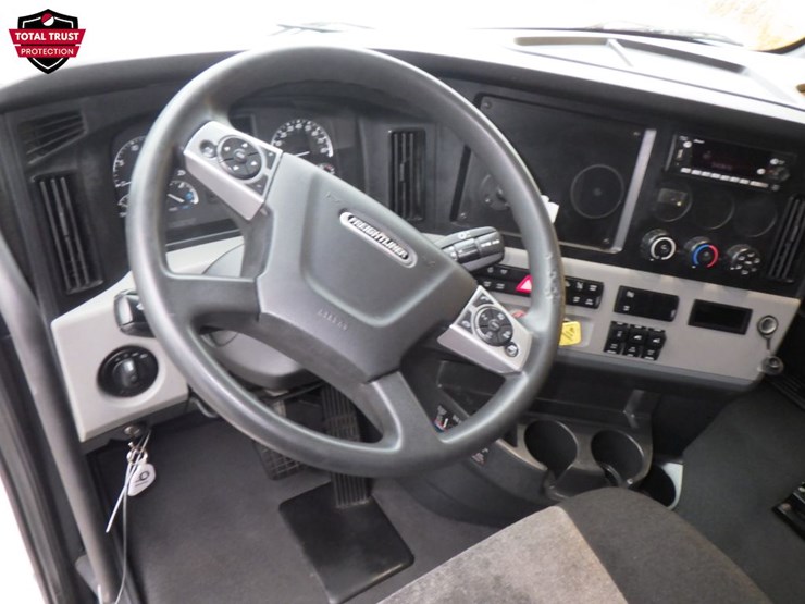 2022-freightliner-cascadia-126-image-18